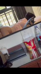 对镜后入青岛大学城极品翘臀大二兼职学生，学生可约